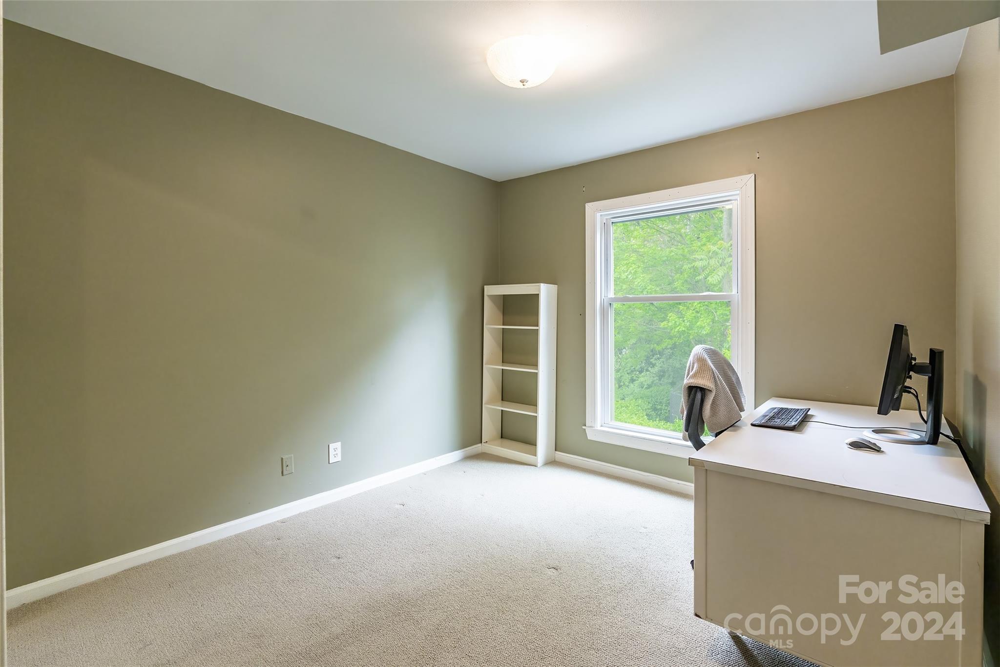 430 Queens Road, Unit 322 Charlotte, NC 28207 - Photo 14 of 20 a workspace with a window