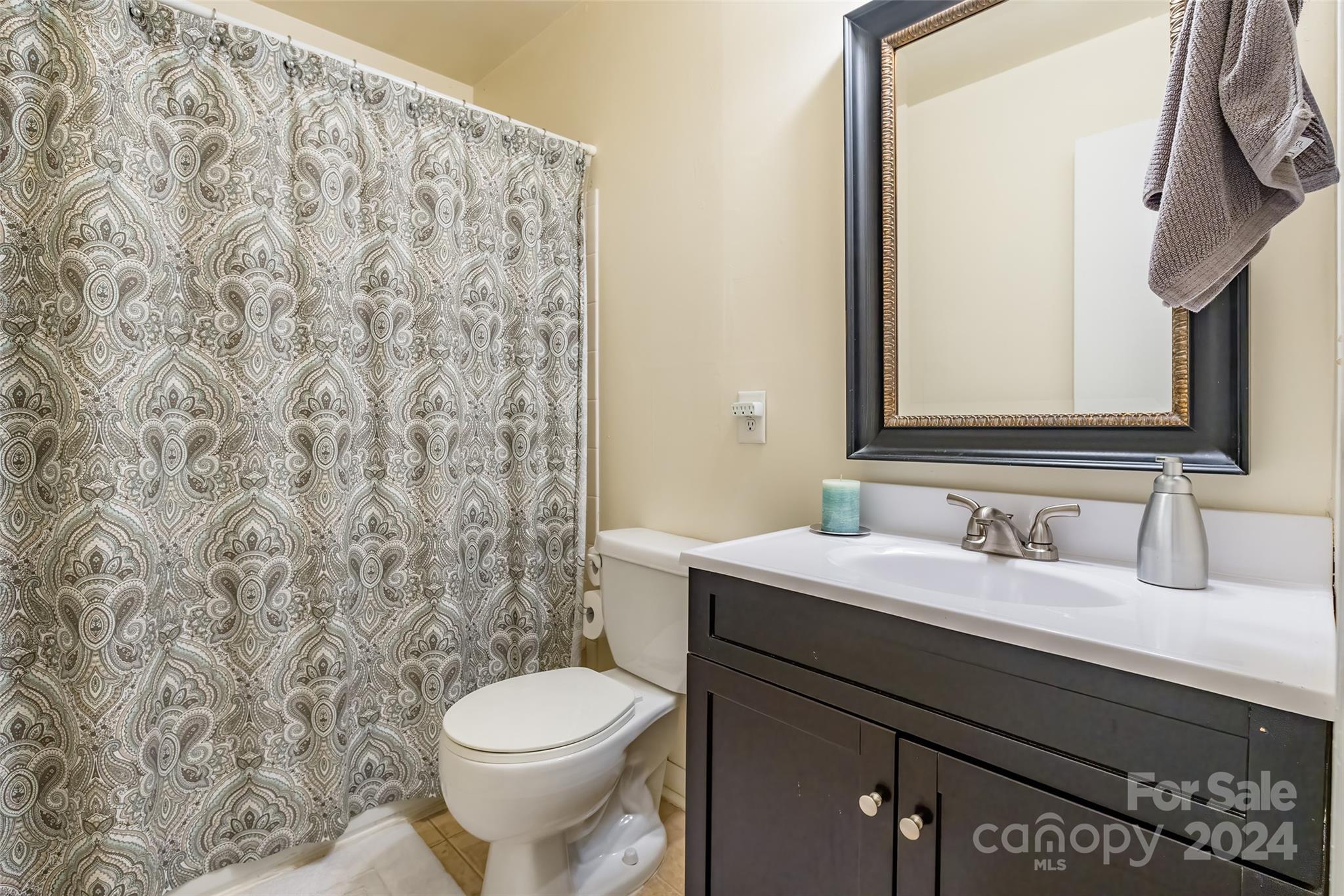 430 Queens Road, Unit 322 Charlotte, NC 28207 - Photo 16 of 20 a bathroom with a sink and a toilet