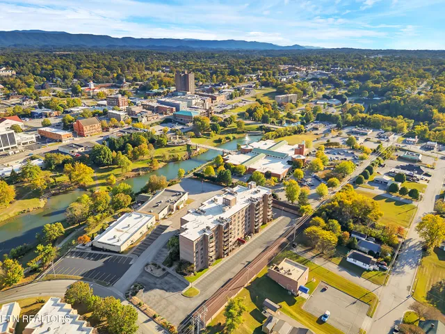 $250,000 | 106 Regal Tower, Maryville, TN 37804