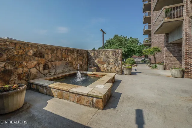 $250,000 | 106 Regal Tower, Maryville, TN 37804
