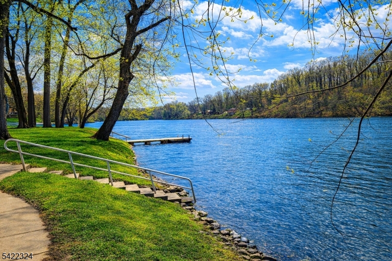 9 Riveredge Lane Phillipsburg, NJ 08865 - Photo 3 of 4