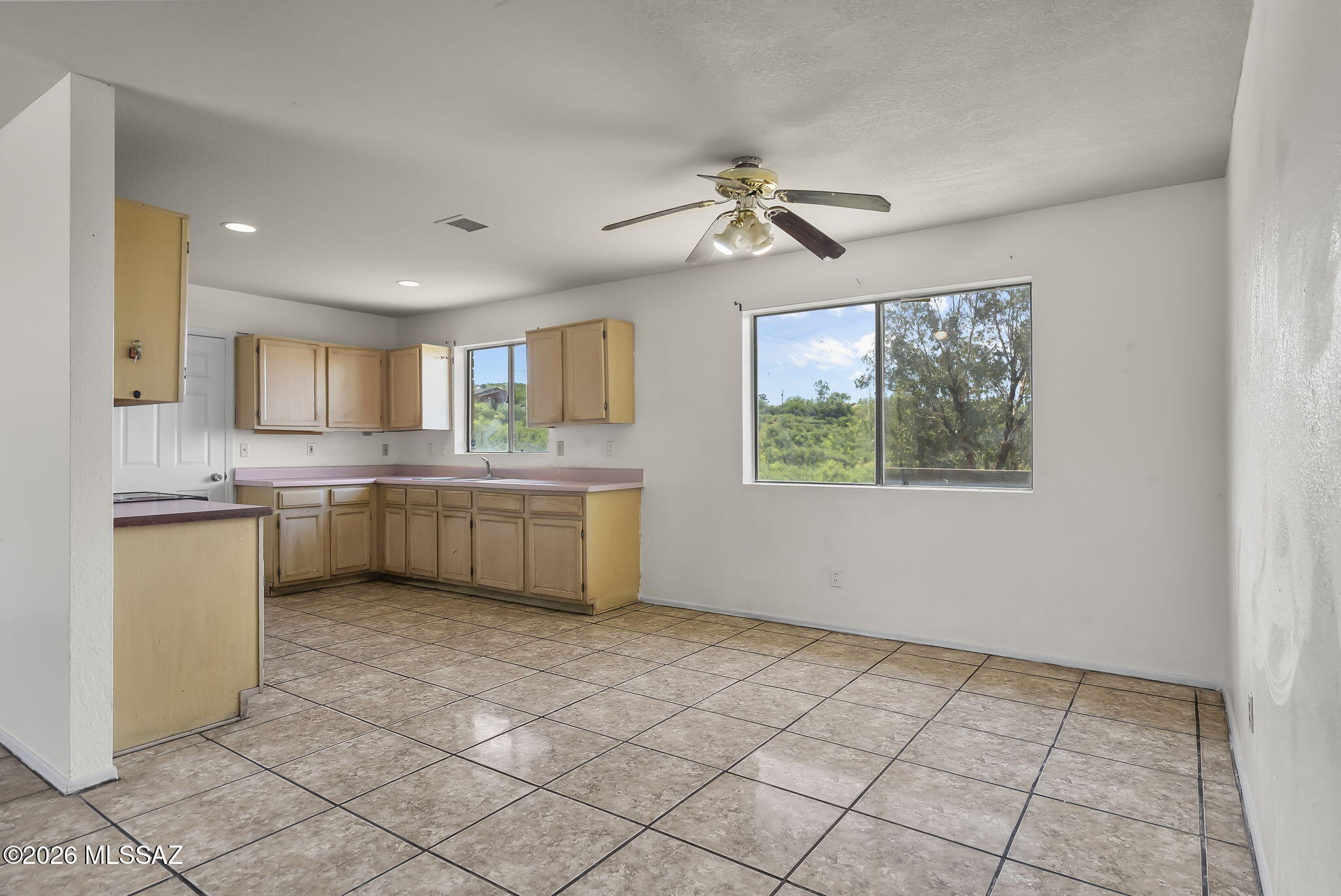 301 Círculo Silva Rio Rico, AZ 85648 - Photo 9 of 28 IMG_1679