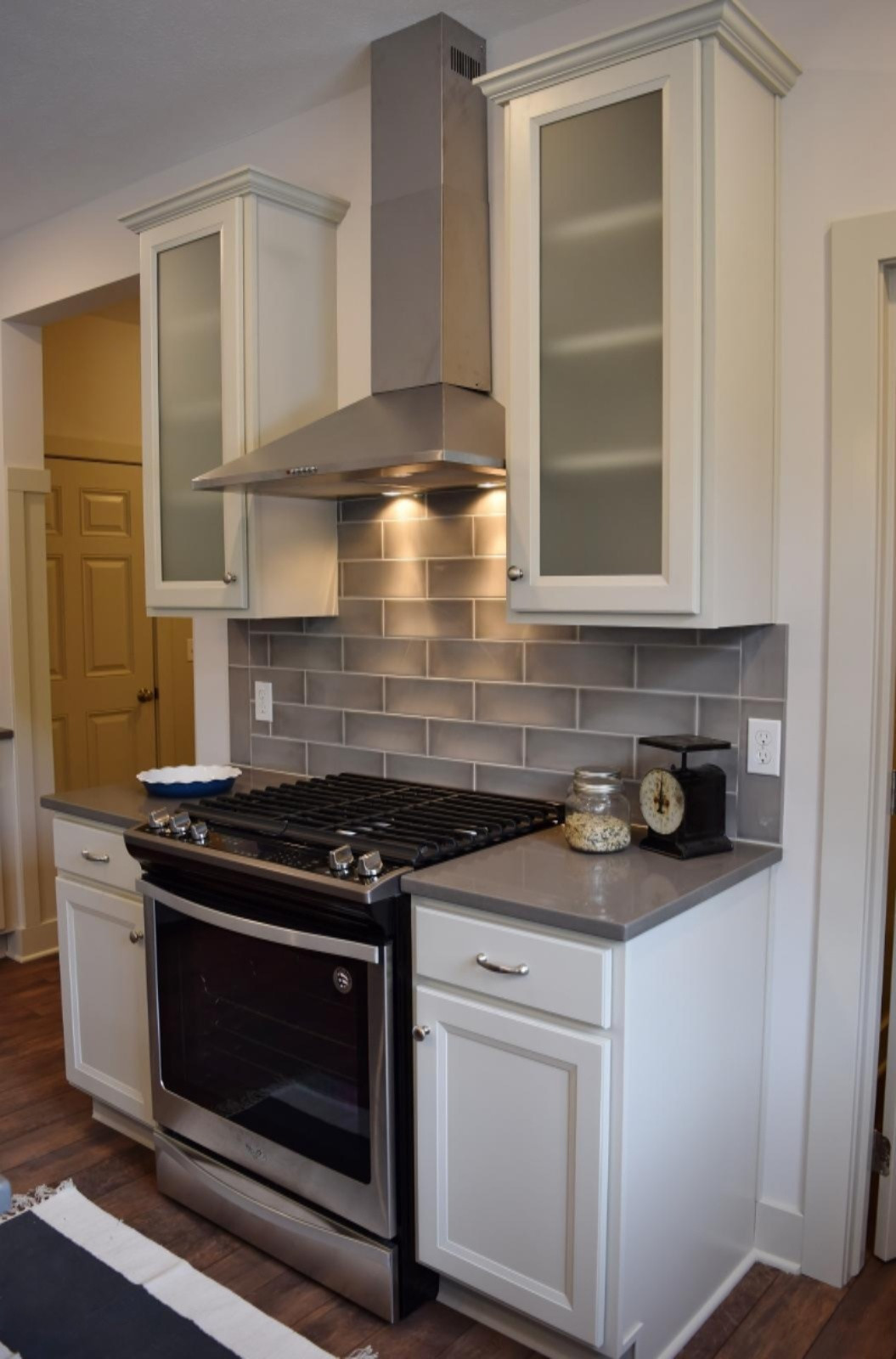 2085 East View Drive Jenison, MI 49428 - Photo 4 of 13 Classic designed kitchen