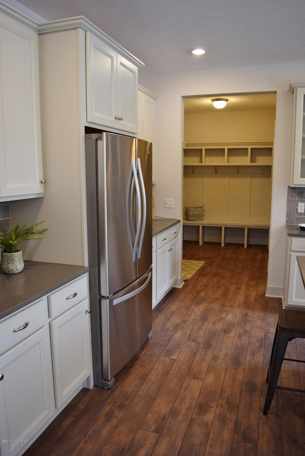 2085 East View Drive Jenison, MI 49428 - Photo 5 of 13 Kitchen