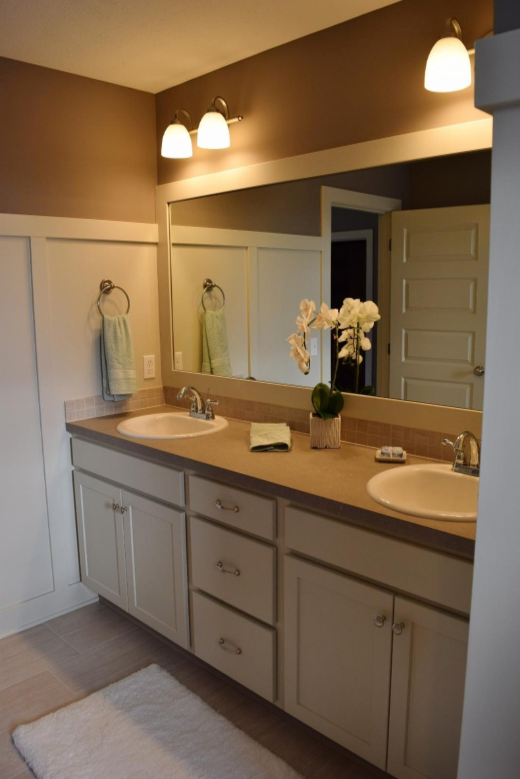2085 East View Drive Jenison, MI 49428 - Photo 10 of 13 Master Vanity