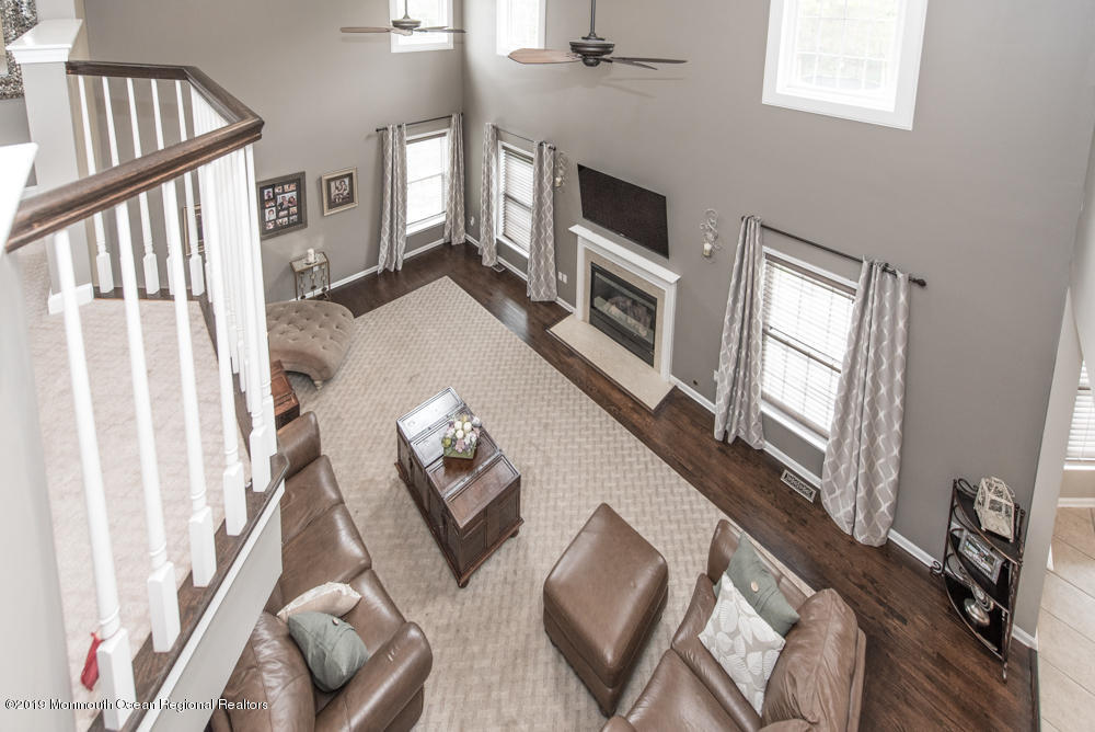 11 Round Hill Road Jackson, NJ 08527 - Photo 4 of 69 TWO STORY FAMILY ROOM