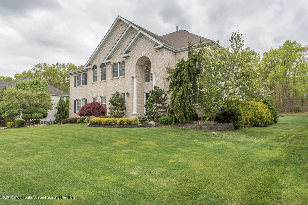 11 Round Hill Road Jackson, NJ 08527 - Photo 10 of 69 a front view of a house with a garden