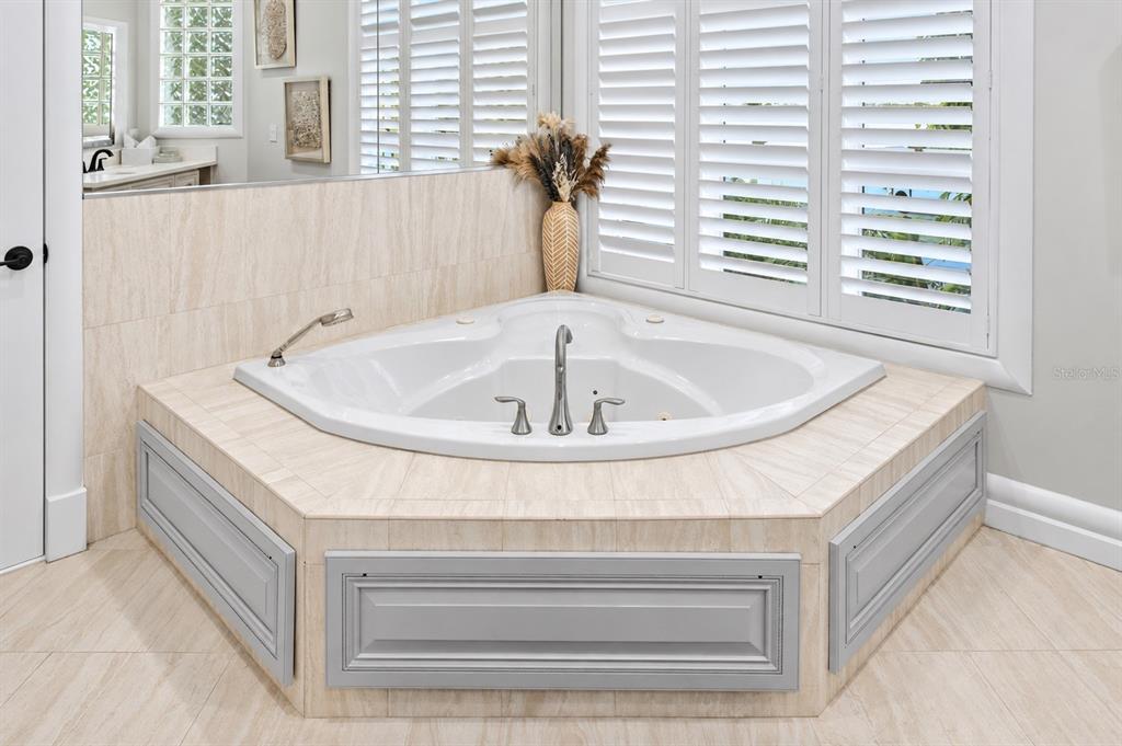 4034 Roberts Point Road Sarasota, FL 34242 - Photo 61 of 100 Gallery Image 61