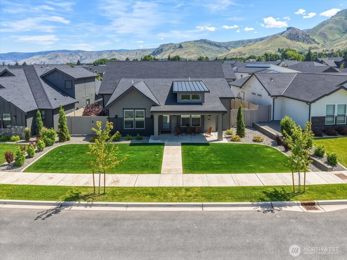913 Racine Spgs Drive Wenatchee, WA 98801 - Photo 3 of 40