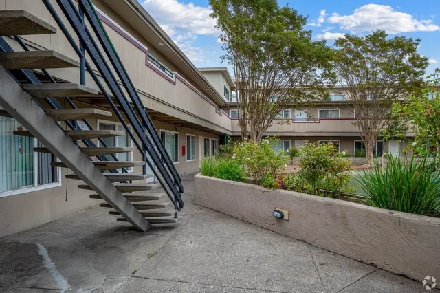 a view of entryway with a front door