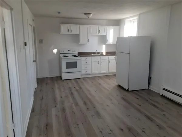$1,800 | 143 Groveland Street, Unit 5, Haverhill, MA 01830