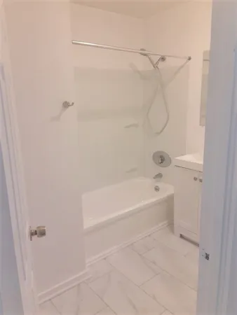 $1,800 | 143 Groveland Street, Unit 5, Haverhill, MA 01830