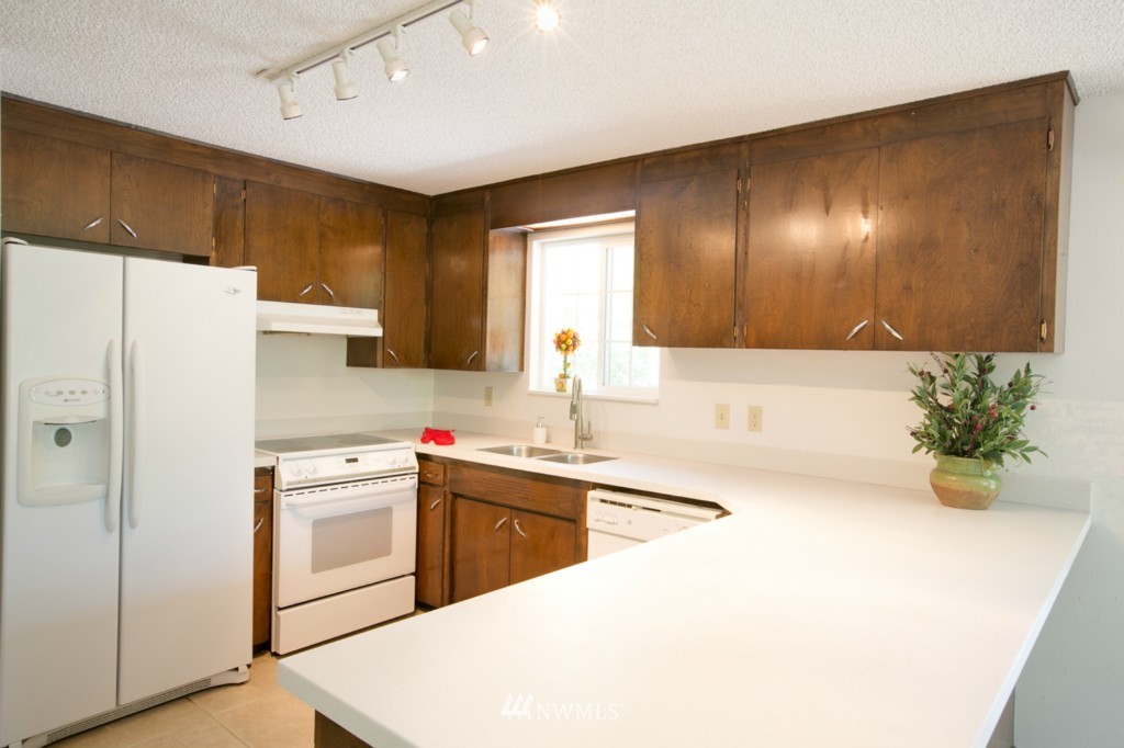16206 Southeast 134th Street Renton, WA 98059 - Photo 3 of 9