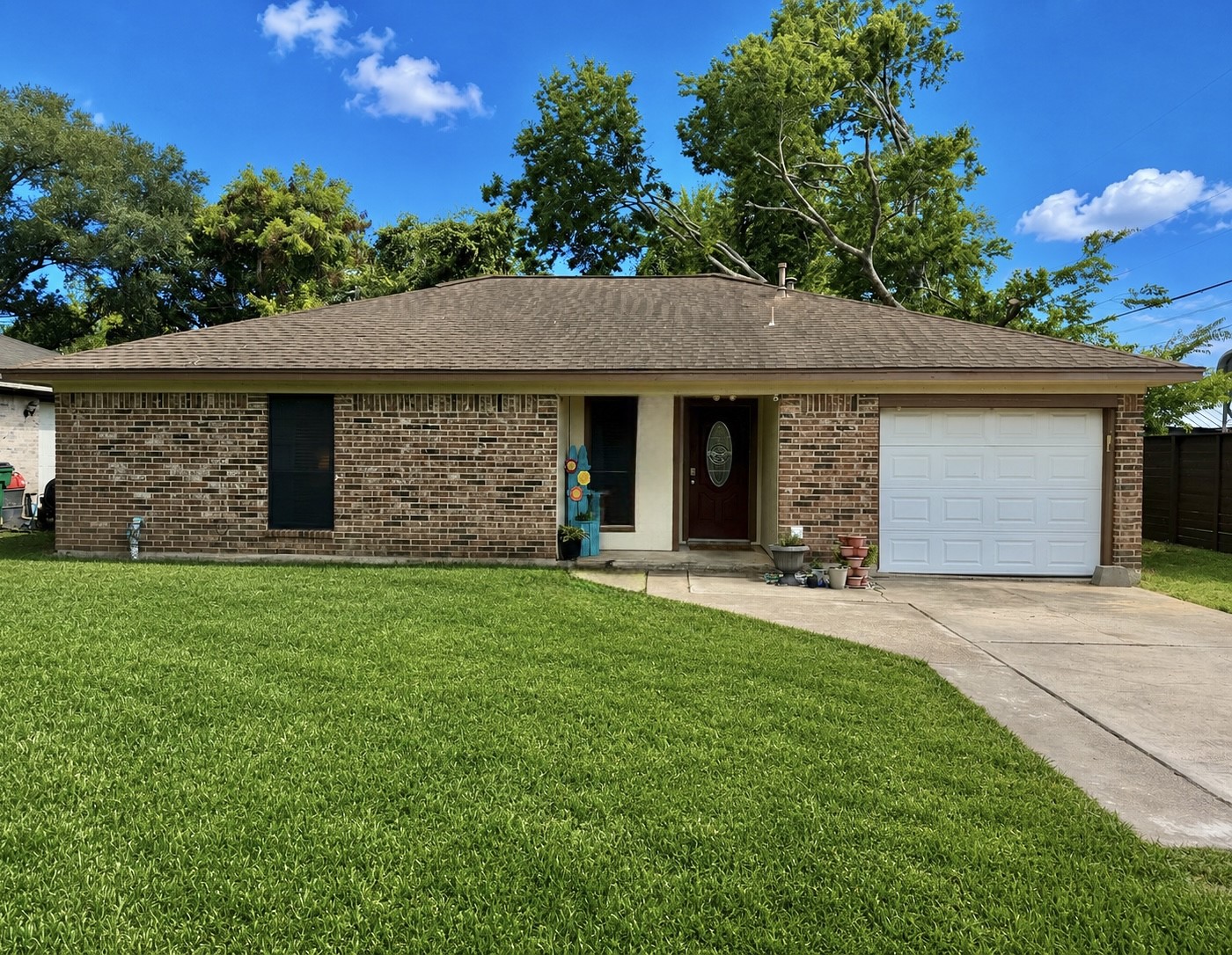 725 East Plum Street Angleton, TX 77515 - Photo 1 of 17