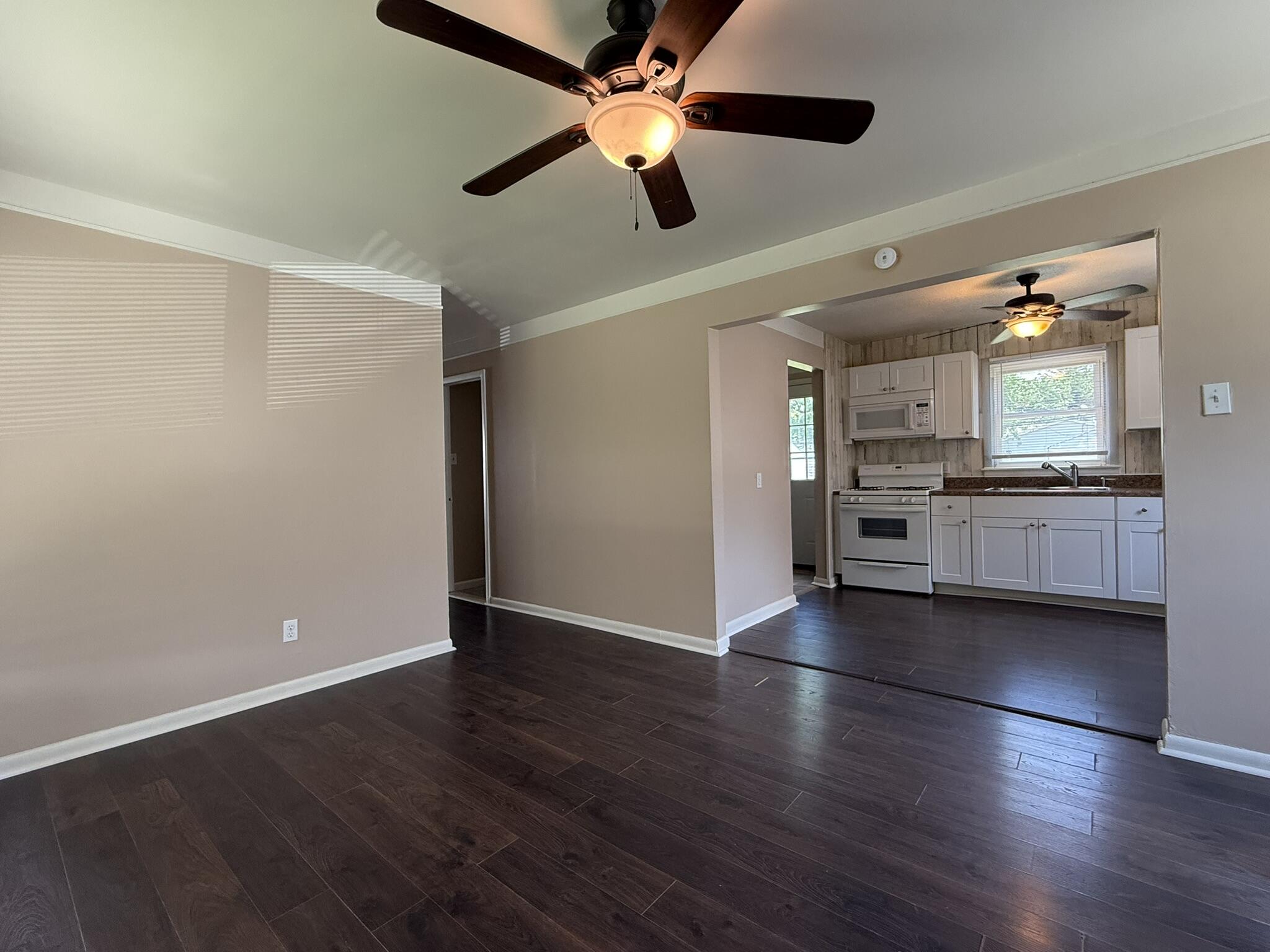 5873 Merrick Street Taylor, MI 48180 - Photo 9 of 20 Living Room