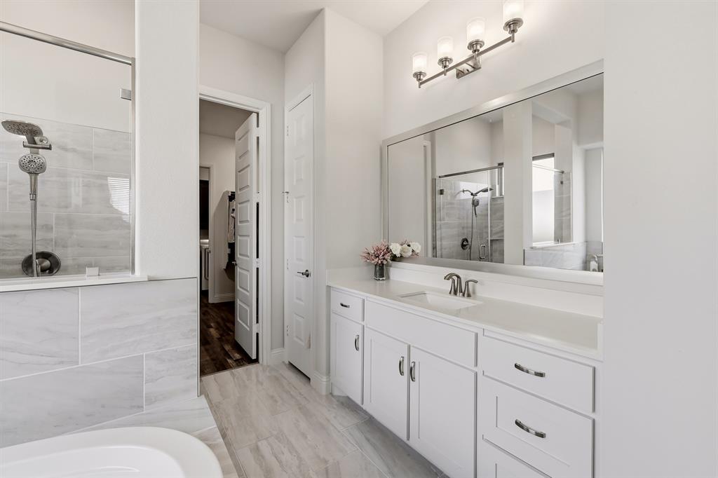 1313 Kirkwood Road Rockwall, TX 75087 - Photo 23 of 39 2 vanities in this beautiful primary bathroom!