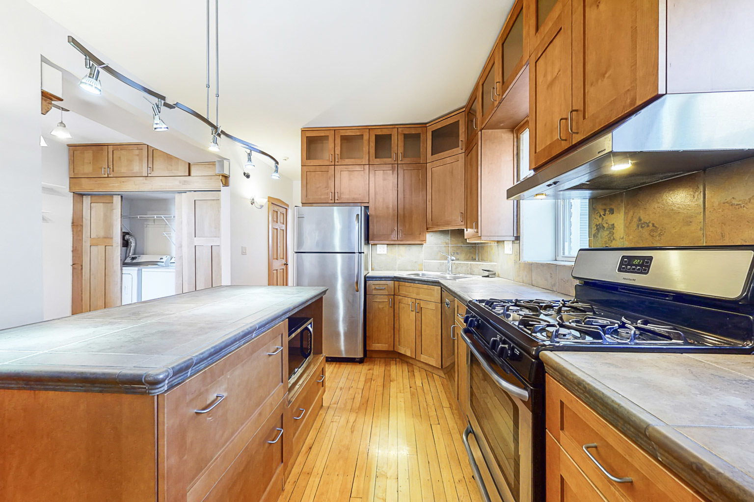 3843 West Addison Street Chicago, IL 60618 - Photo 5 of 36