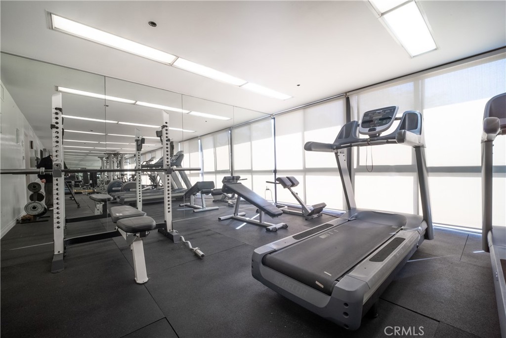222 Monterey Road, Unit 206 Glendale, CA 91206 - Photo 16 of 22 a room with gym equipment