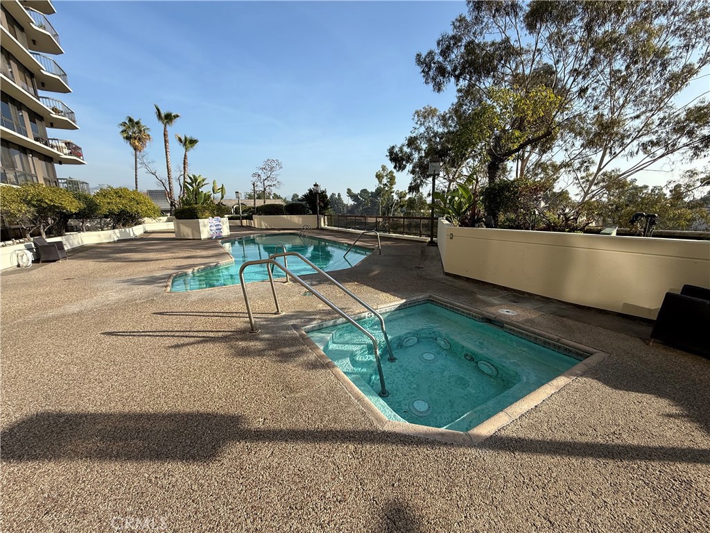 222 Monterey Road, Unit 206 Glendale, CA 91206 - Photo 7 of 9 Pool area