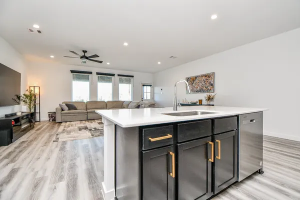 $2,500 | 2917 Skyline Mesa Drive, Houston, TX 77047