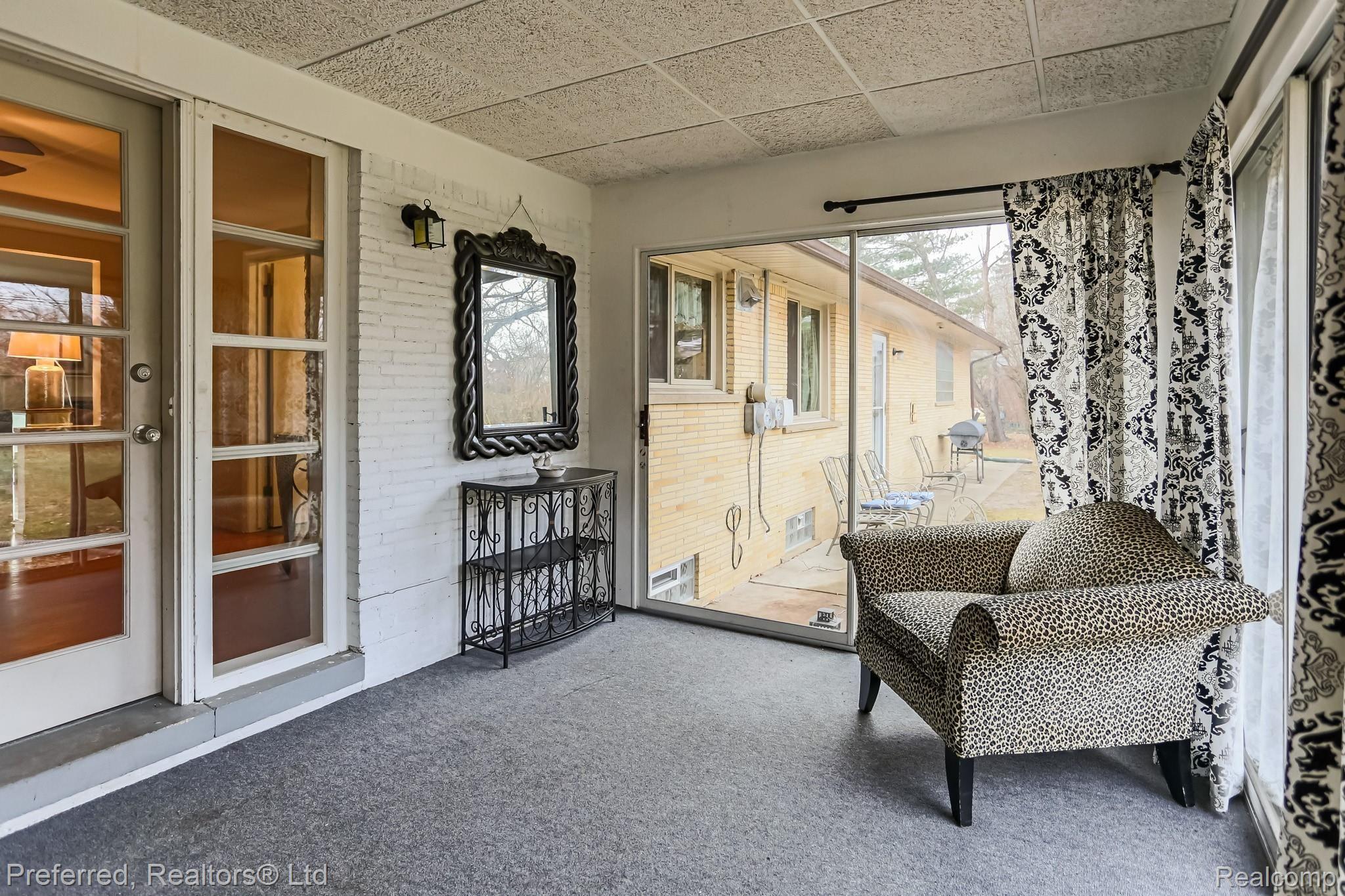 27076 Meadowbrook Road Redford, MI 48239 - Photo 11 of 36 11IMG_1642.jpg