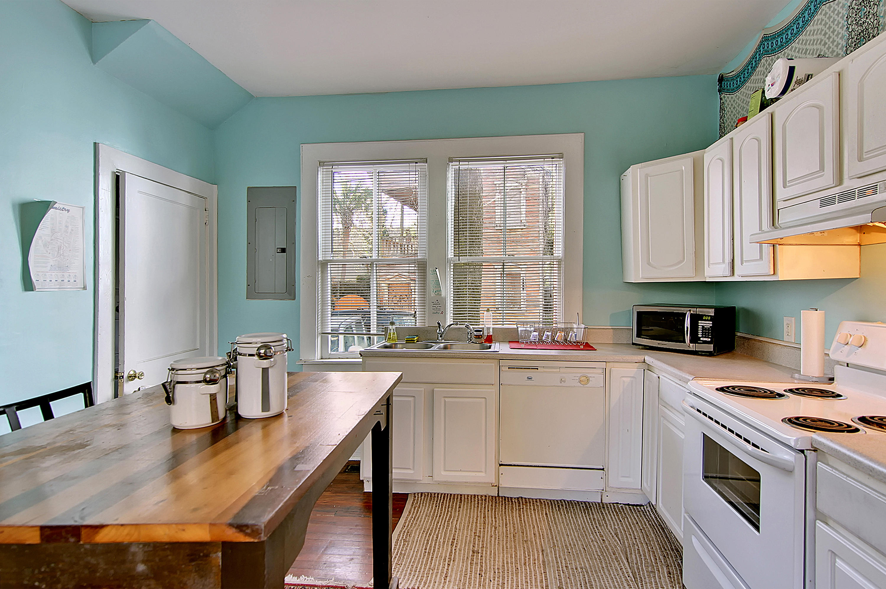 256-256.5 Rutledge Avenue Charleston, SC 29403 - Photo 10 of 36 256 1/2 Kitchen