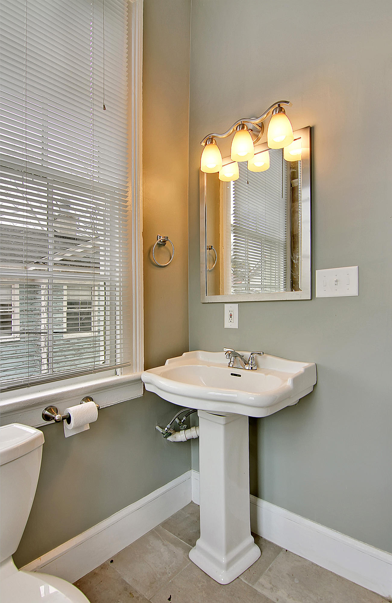 256-256.5 Rutledge Avenue Charleston, SC 29403 - Photo 20 of 36 Bathroom