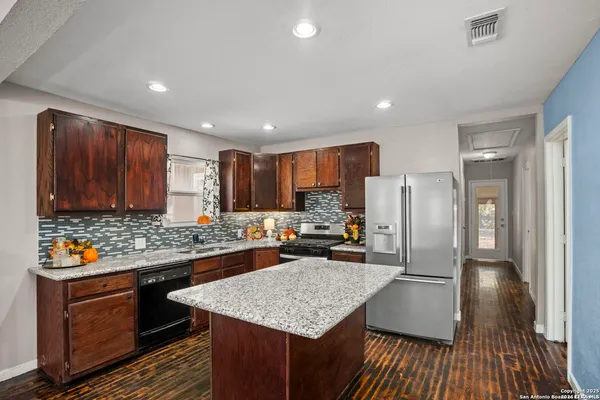 $1,650 | 1530 Southwest 19th Street, San Antonio, TX 78207
