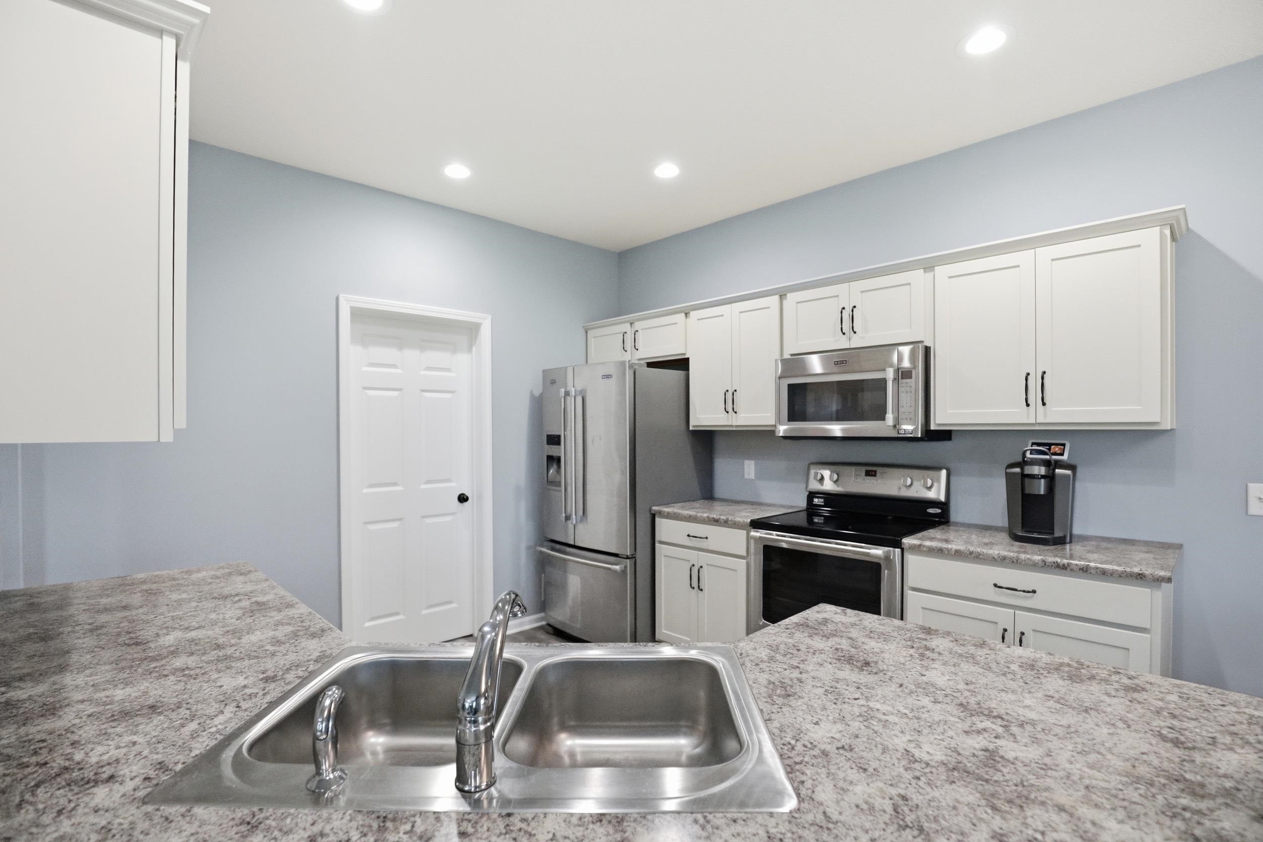 595 Highfields Cove Fort Wayne, IN 46845 - Photo 7 of 34