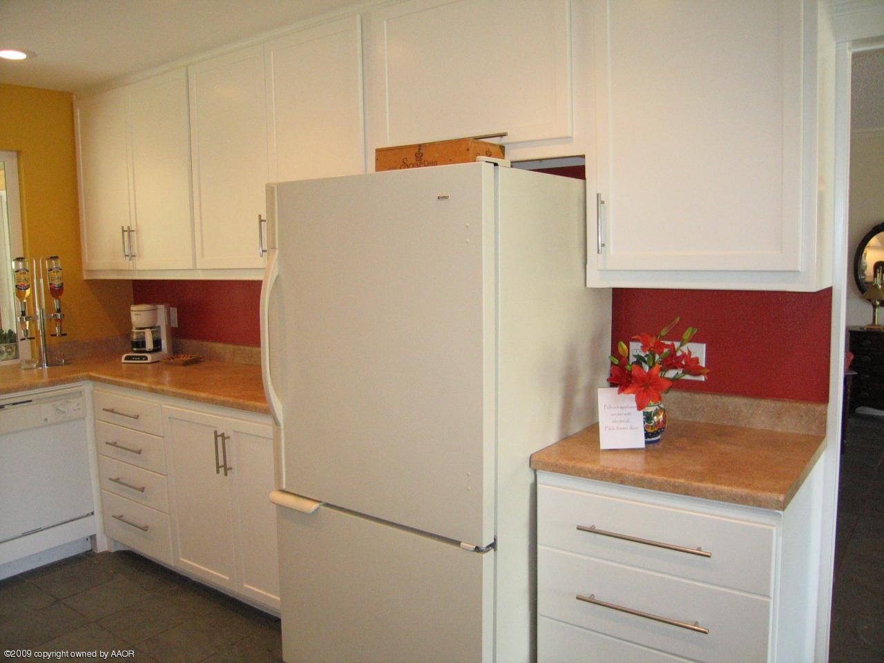 7 Nottingham Road Amarillo, TX 79124 - Photo 11 of 28 Kitchen View 3