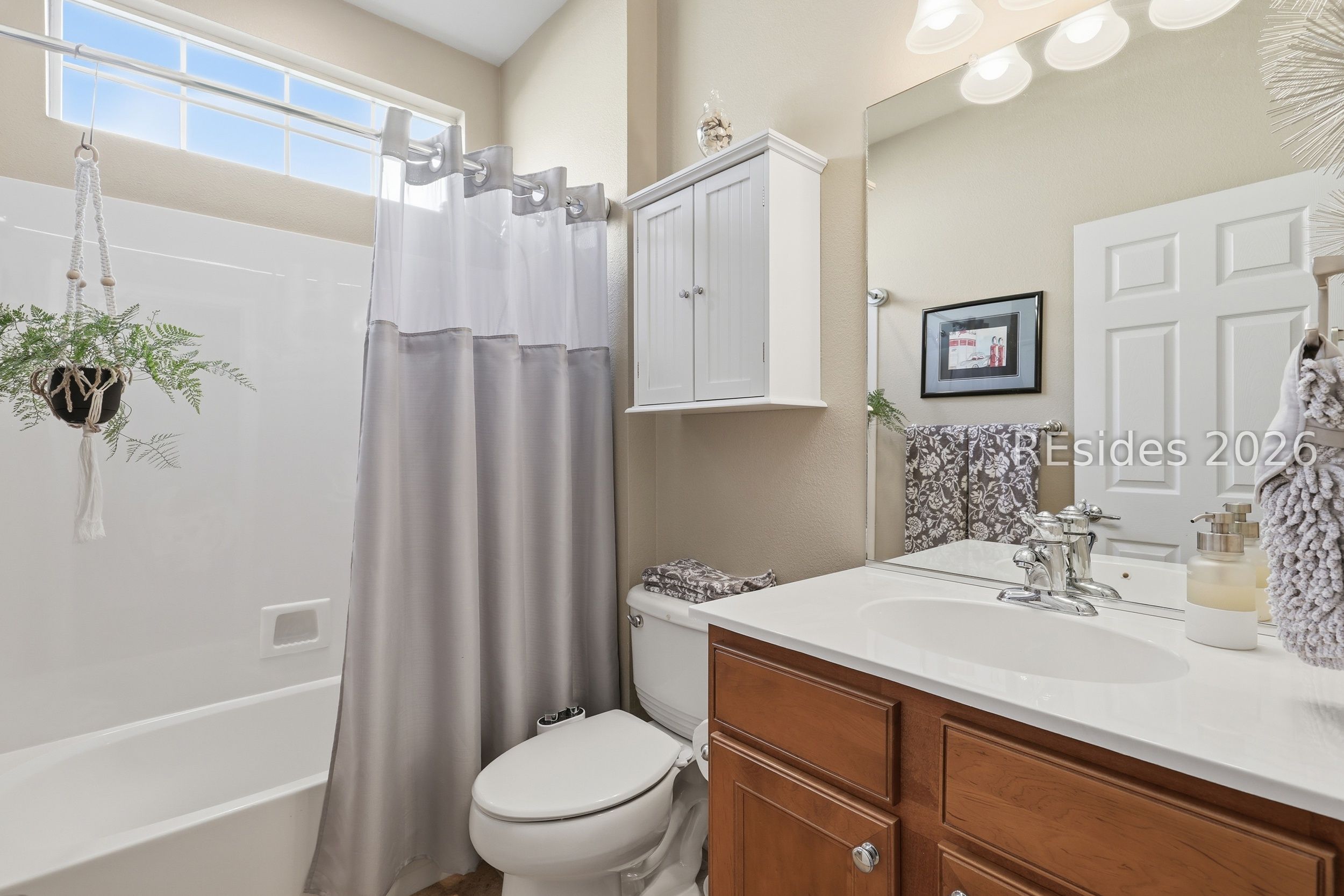 48 Seaford Place Bluffton, SC 29909 - Photo 24 of 37 2nd Bath with shower/tub
