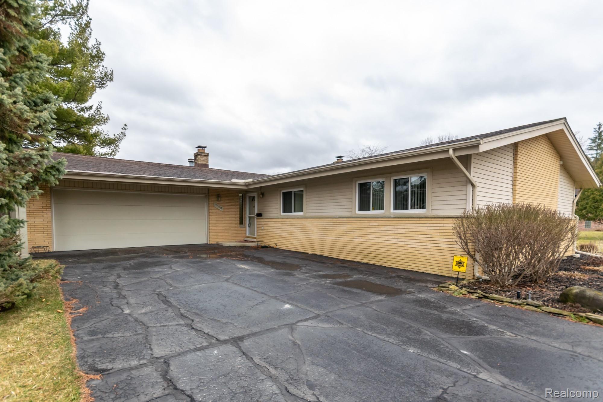 7520 McGuire Road Fenton, MI 48430 - Photo 1 of 50 _DSC0148.jpg