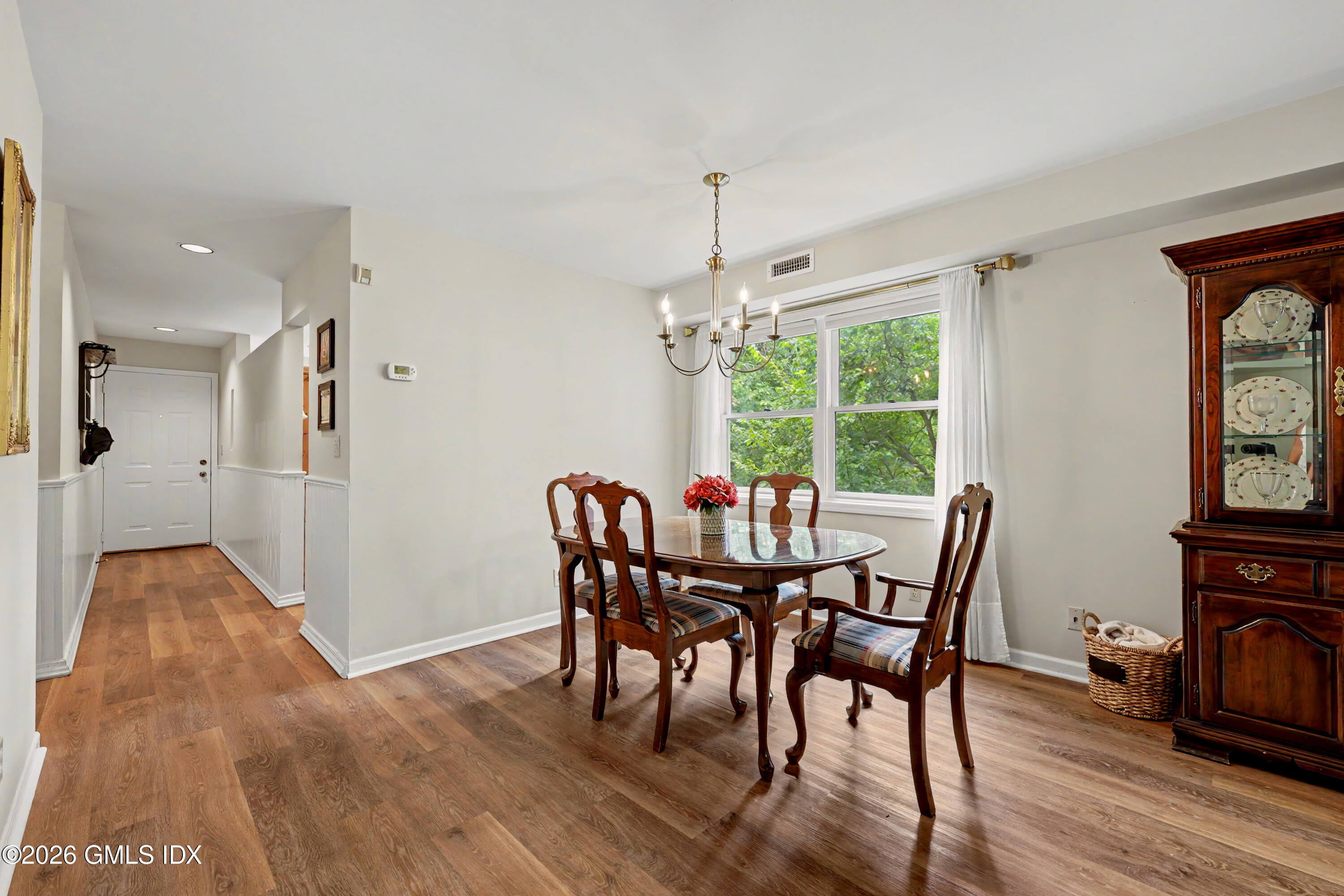 351 Pemberwick Road, Unit 503 Greenwich, CT 06831 - Photo 4 of 27 Dining room