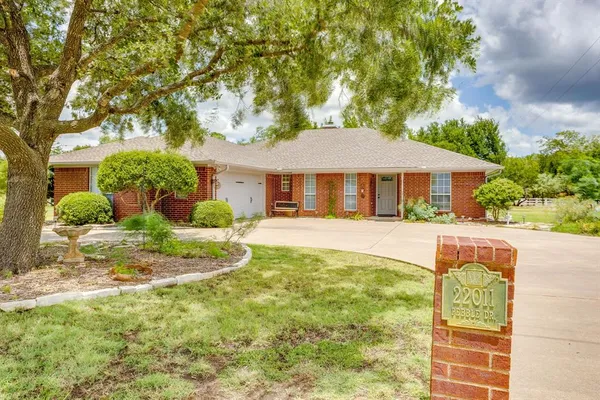 $360,000 | 22011 Pebble Drive, Whitney, TX 76692