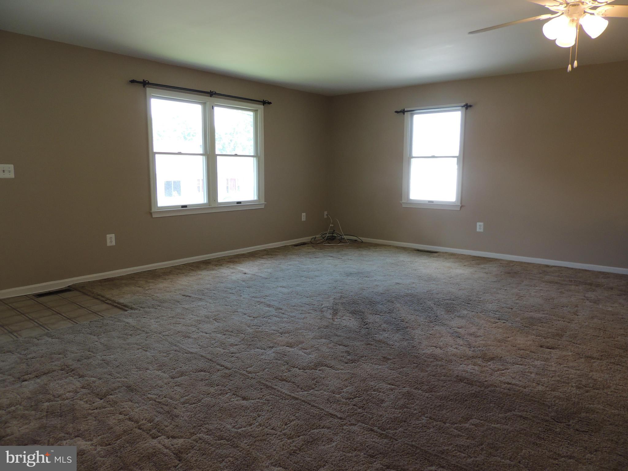 1509 Fullerton Road Edgewater, MD 21037 - Photo 4 of 30 Living Room