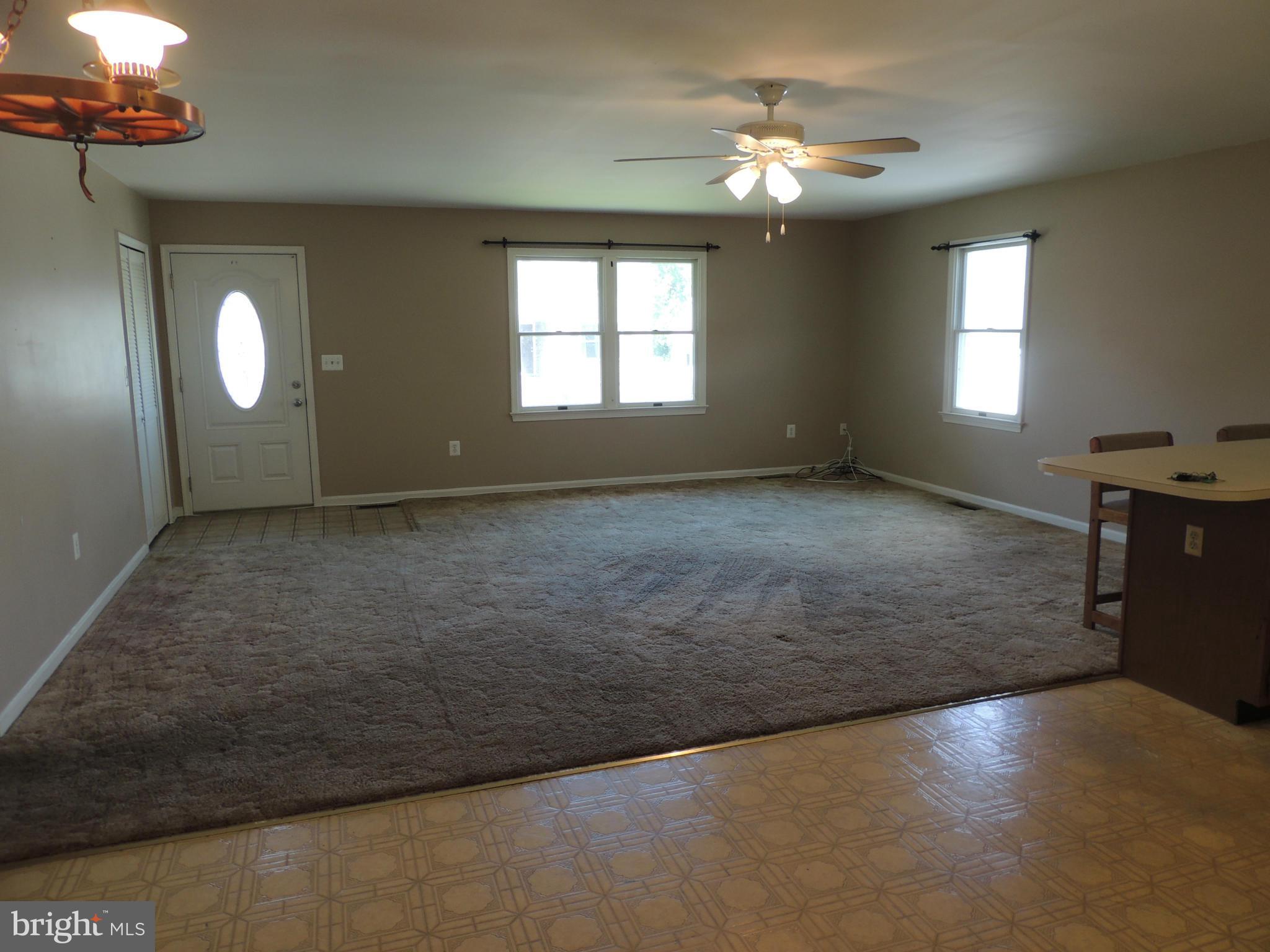 1509 Fullerton Road Edgewater, MD 21037 - Photo 5 of 30 Living Room