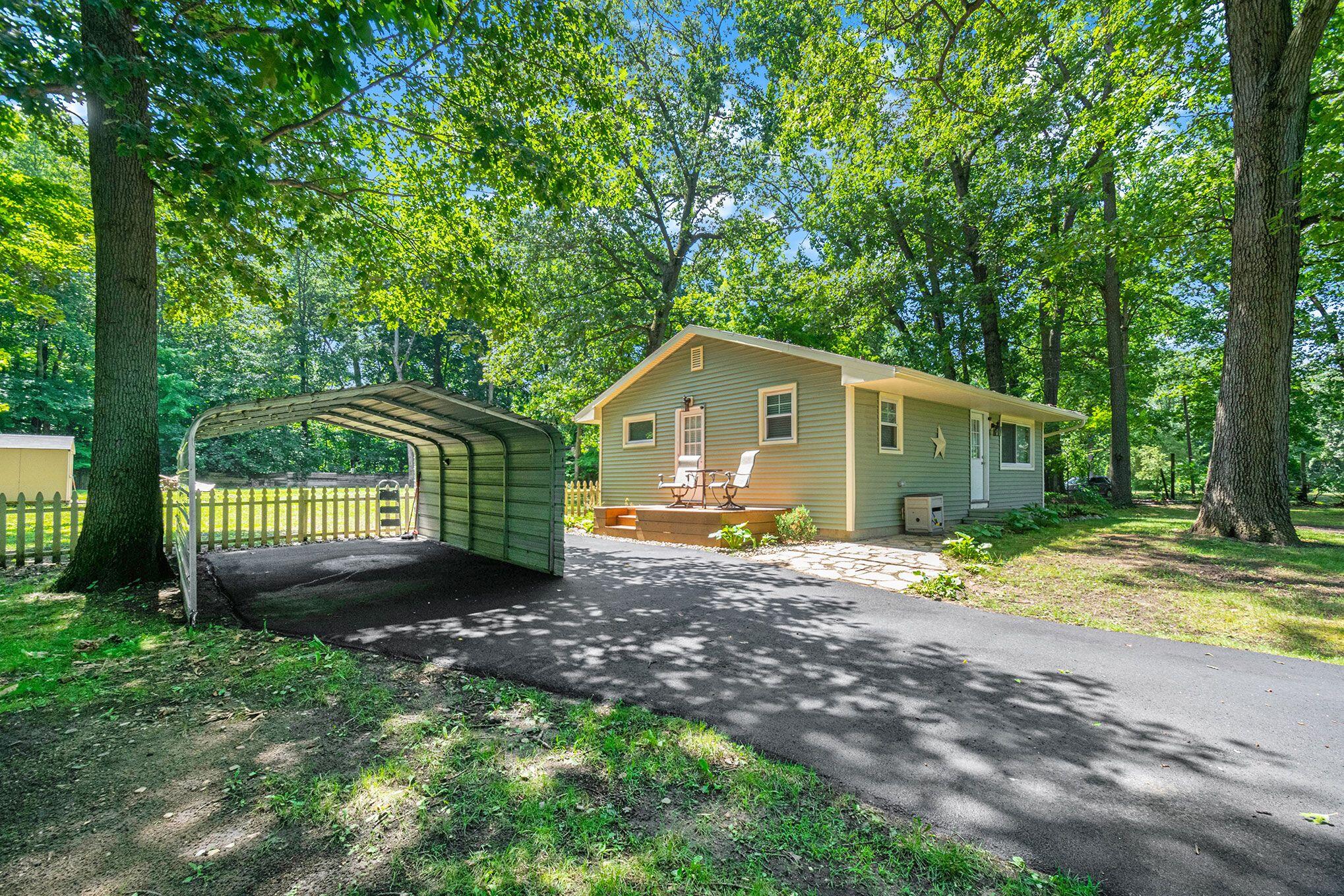 1251 Thomson Road Niles, MI 49120 - Photo 2 of 22 D0283521-AC7B-4A28-B93F-F988CA85FF03
