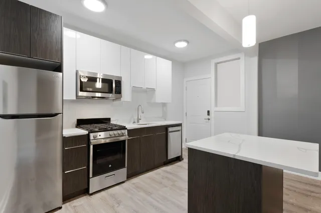 $1,600 | 1651 West Jonquil Terrace, Unit 8, Chicago, IL 60626