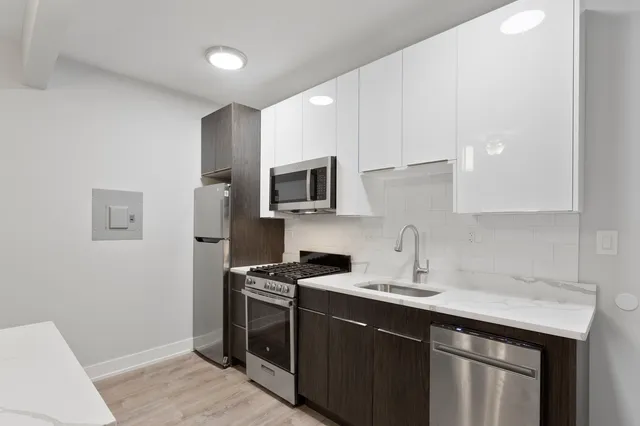 $1,600 | 1651 West Jonquil Terrace, Unit 8, Chicago, IL 60626