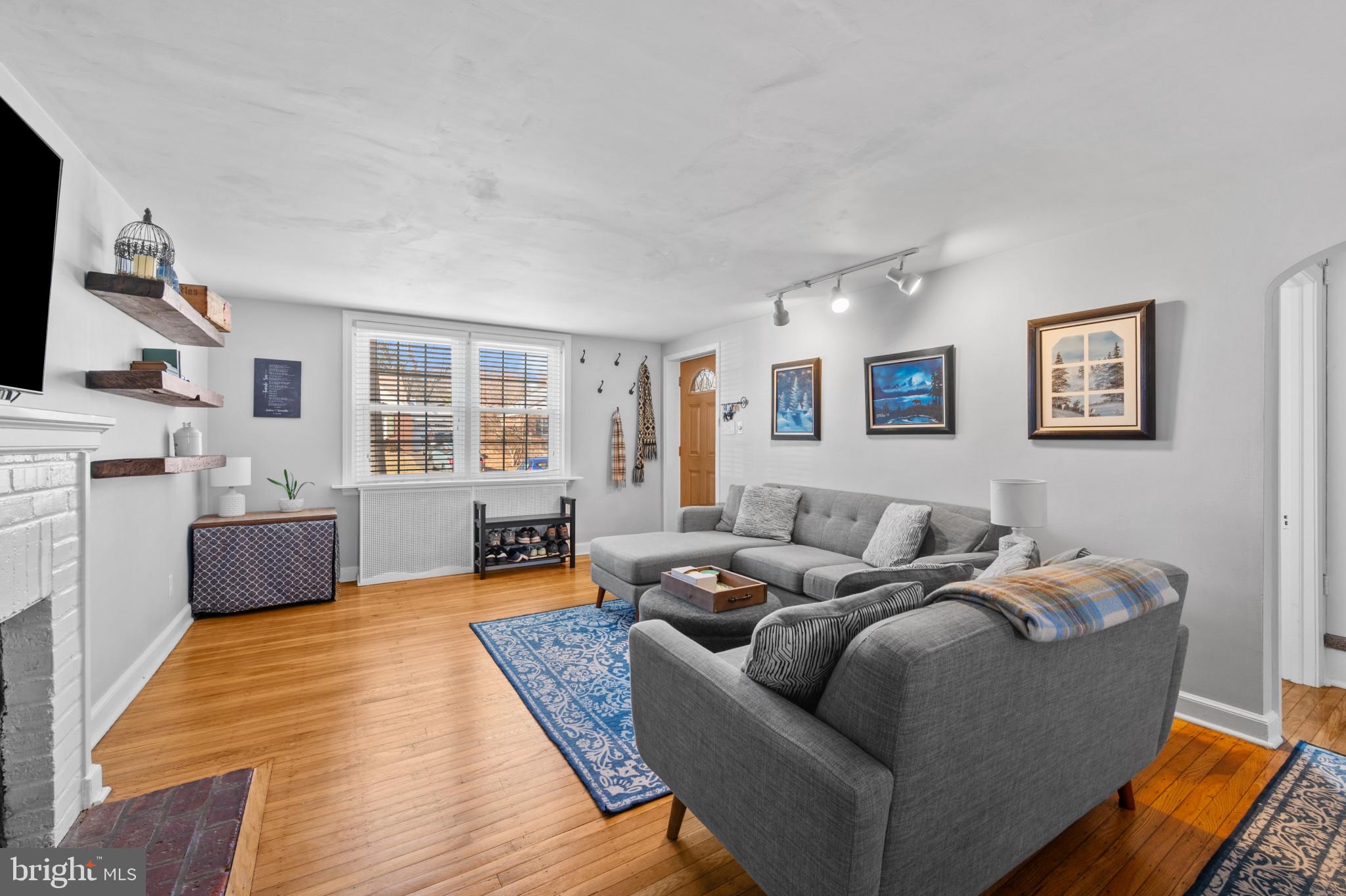 737 Cottage Road Glenside, PA 19038 - Photo 10 of 25 Gallery Image 10