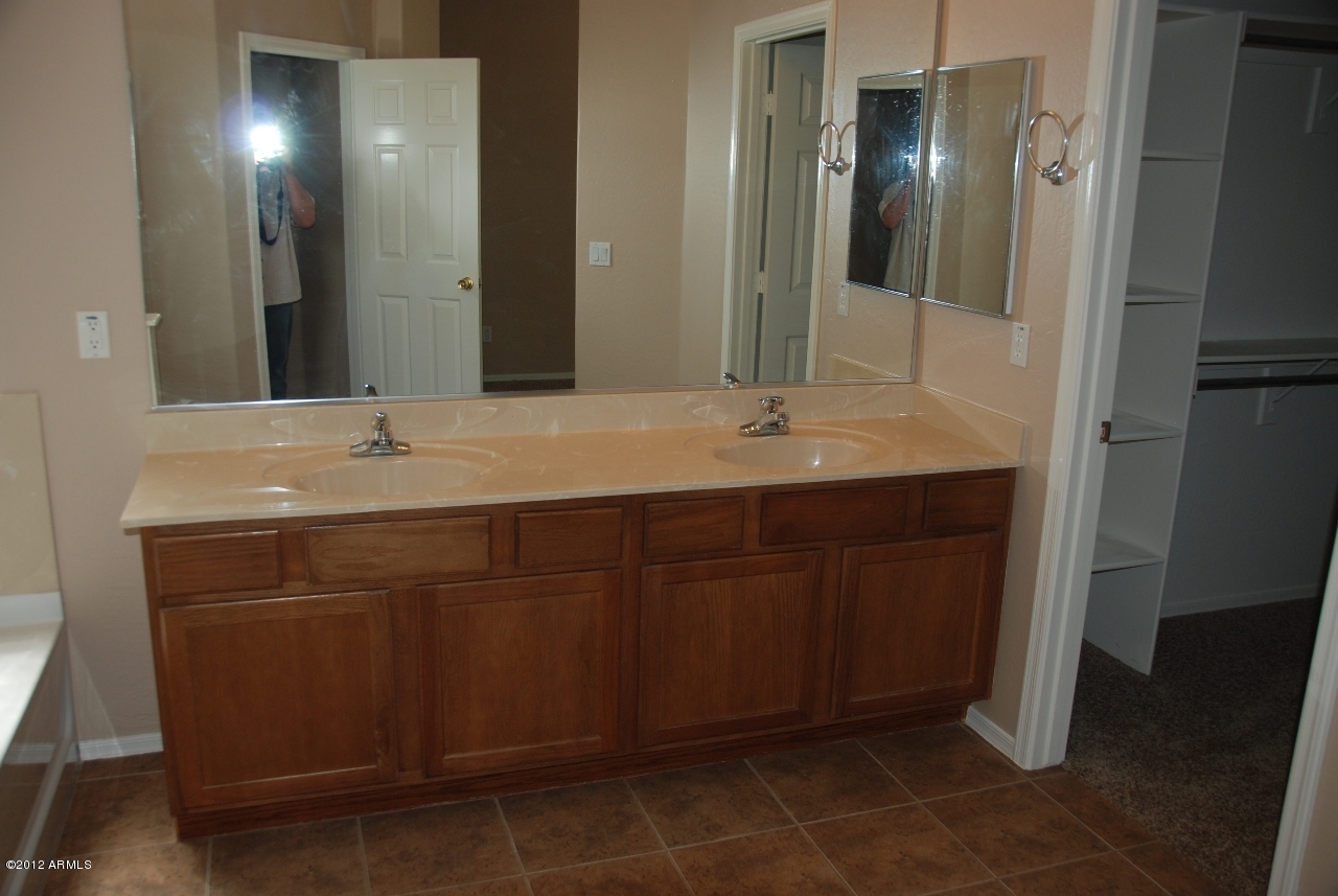 15492 West Redfield Road Surprise, AZ 85379 - Photo 15 of 24 DSC_0457