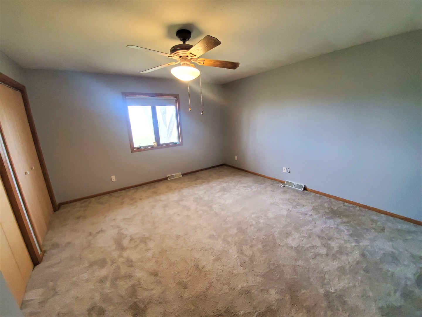 8776 Wolf Road Kingston, IL 60145 - Photo 11 of 35 an empty room with a window