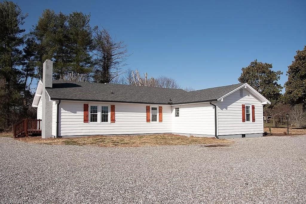 618 Murray Road Elkin, NC 28621 - Photo 4 of 46 Gallery Image 4