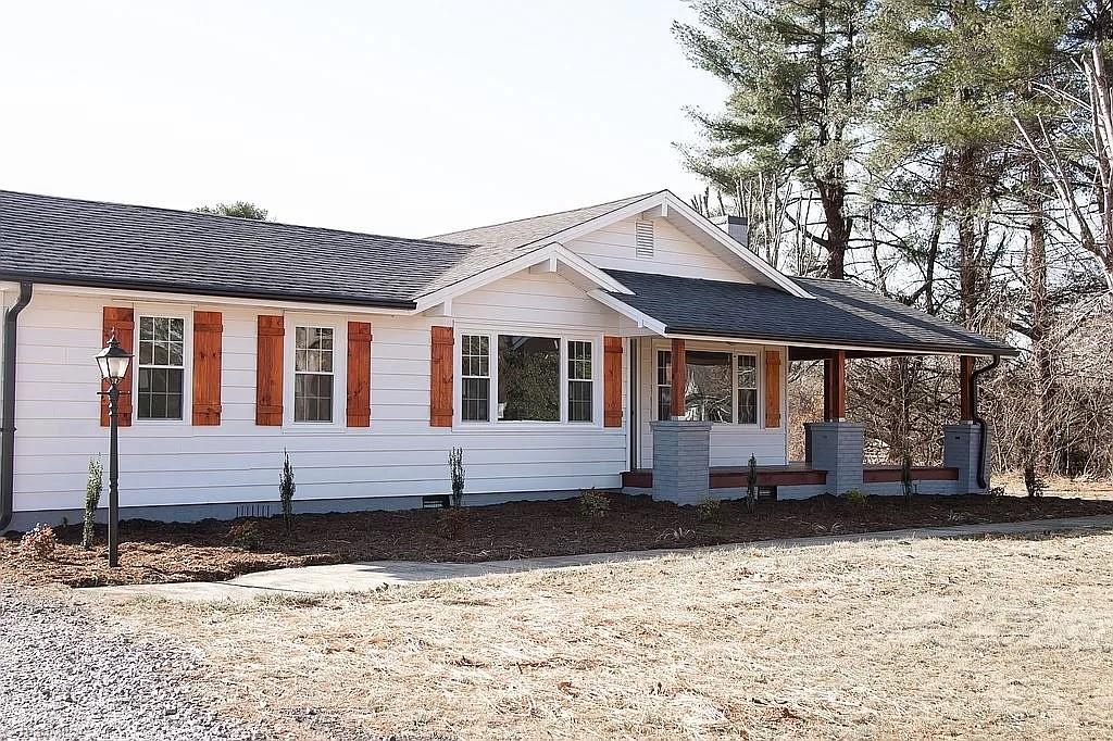 618 Murray Road Elkin, NC 28621 - Photo 7 of 46 Gallery Image 7