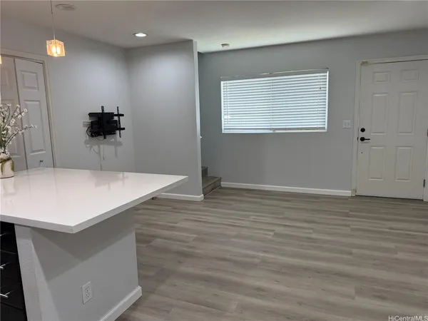 $3,000 | 1518 Thurston Avenue, Honolulu, HI 96822