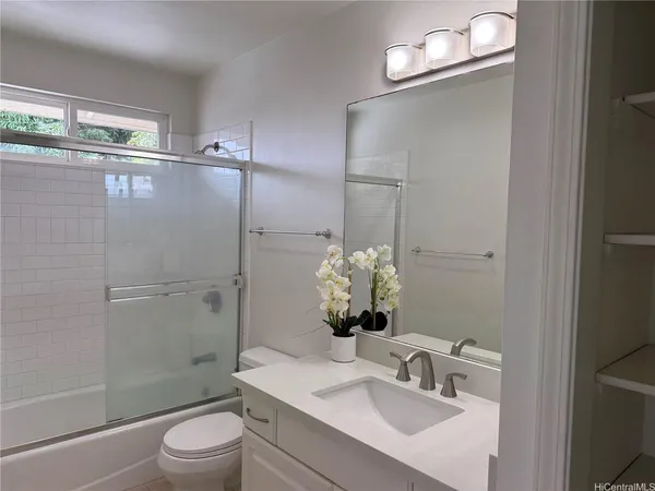 $3,000 | 1518 Thurston Avenue, Honolulu, HI 96822