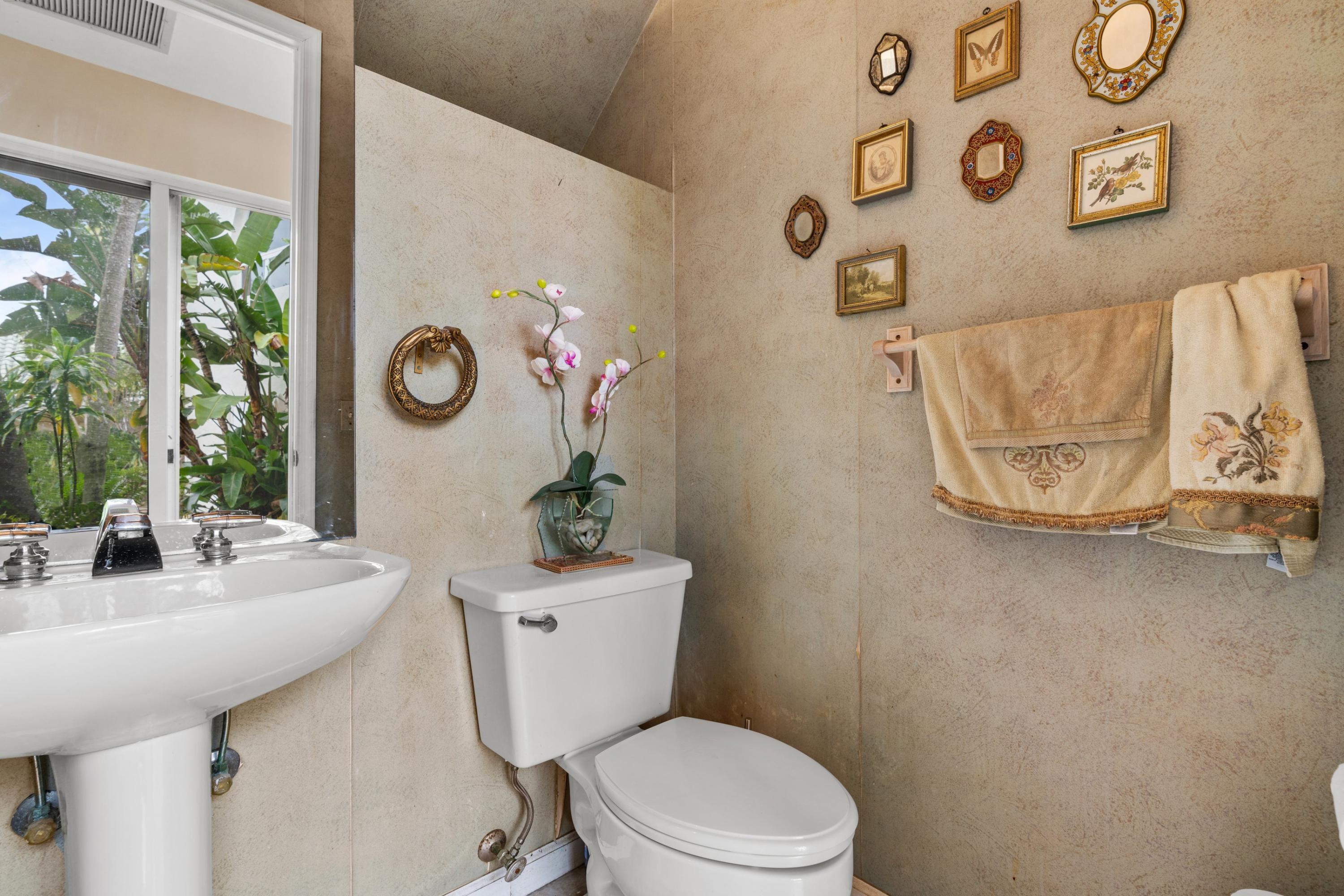 641 Southwest 18th Street Boca Raton, FL 33486 - Photo 14 of 27 Powder Room