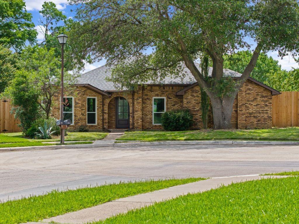 2008 Rochelle Lane Carrollton, TX 75007 - Photo 30 of 34