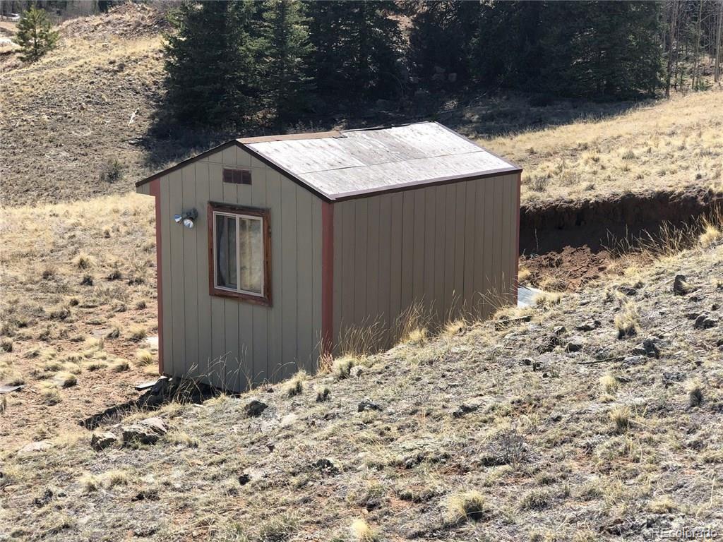 1135 Swiggler Road Jefferson, CO 80456 - Photo 12 of 26 a backyard of a house