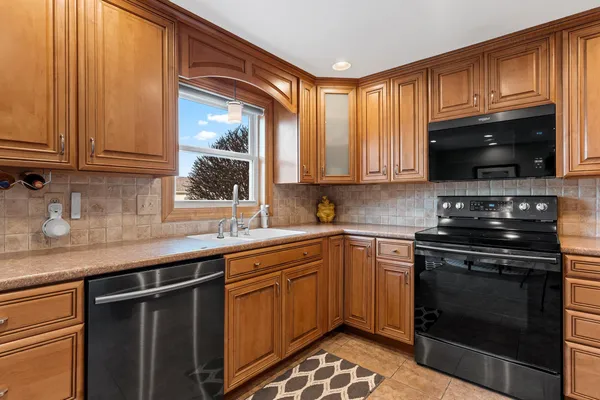 $359,900 | 762 St Joseph Street, De Pere, WI 54115